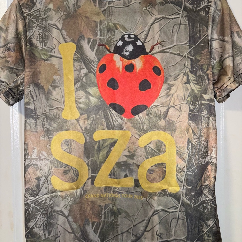 New Sza Grand National Concert Camouflage Shirt with Ladybug Design